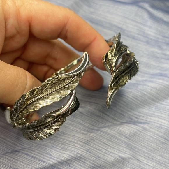 Silver Feather Bangle Bracelet - Picture 4 of 6